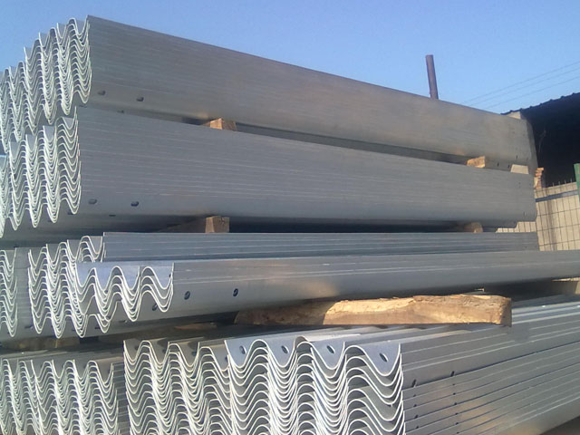 三波護(hù)欄板